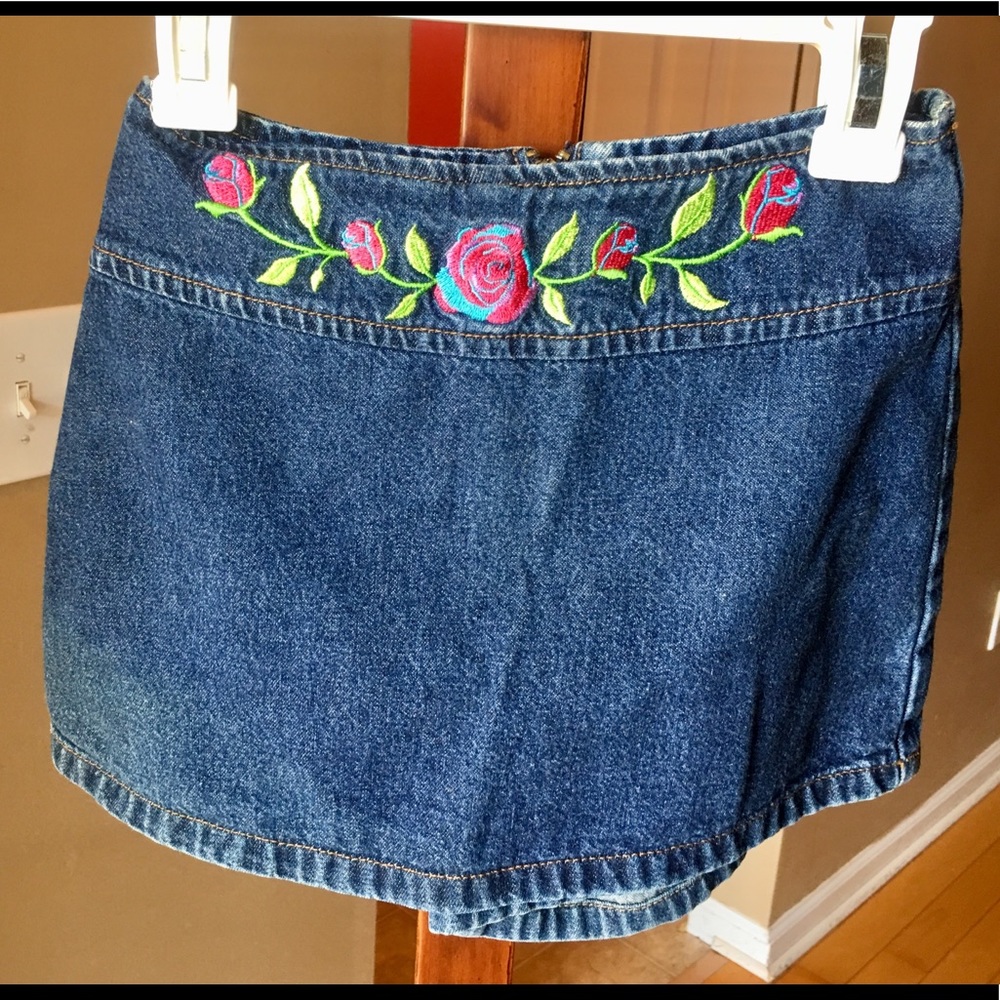 Vibrant Color Flowers 💐 On Blue Jean Skort